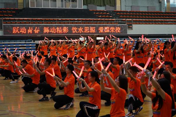 2ecab5a6481a4dfb988ea86ffb38b0dc.jpg 舞蹈训练照片.jpg